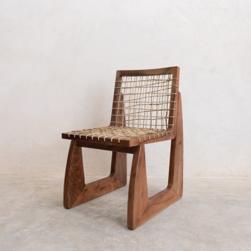 Chaise en Bois de Noyer – Élégance Naturelle et Intemporelle