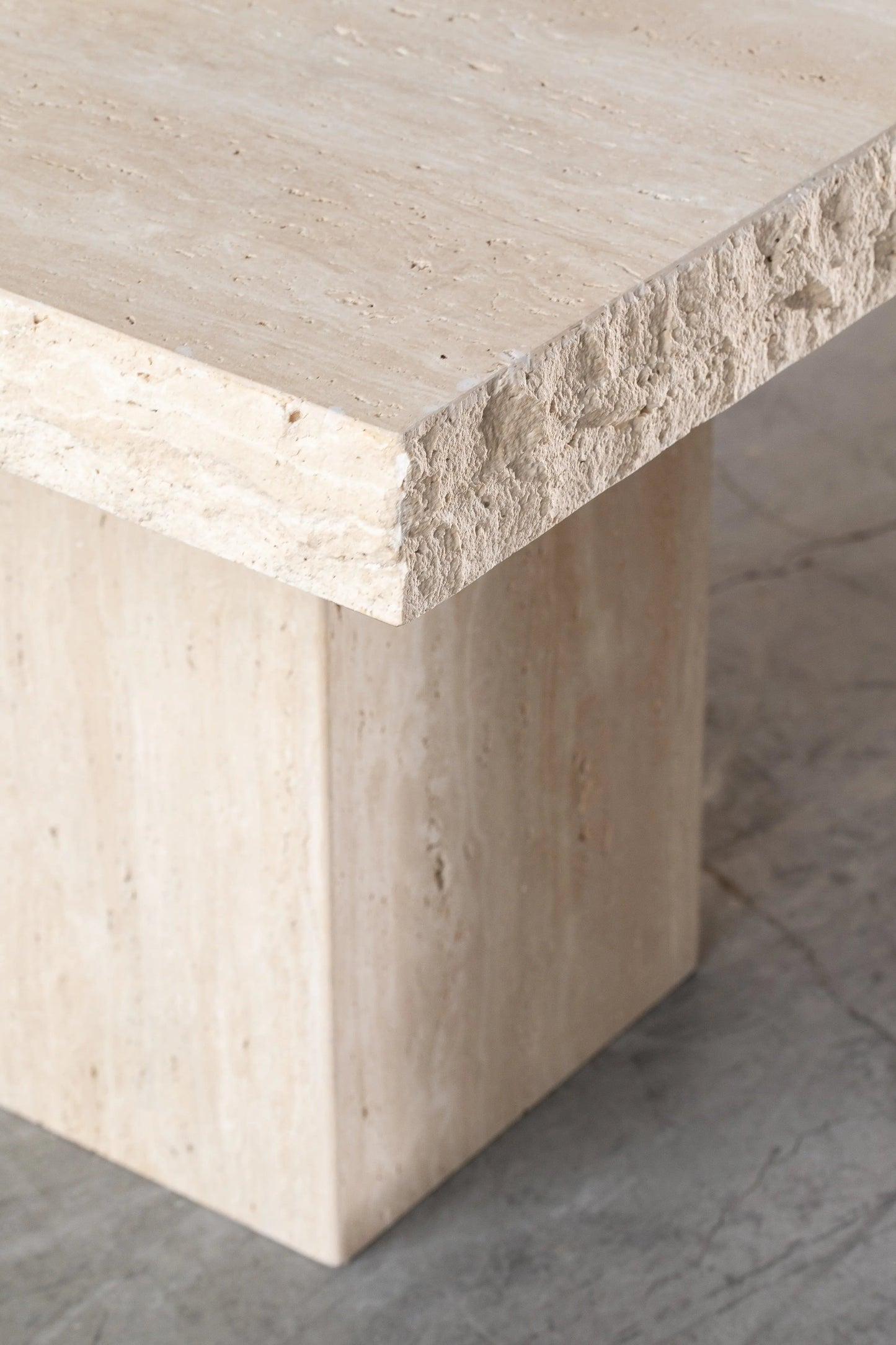 Table d'appoint carrée en travertin (2 tailles)