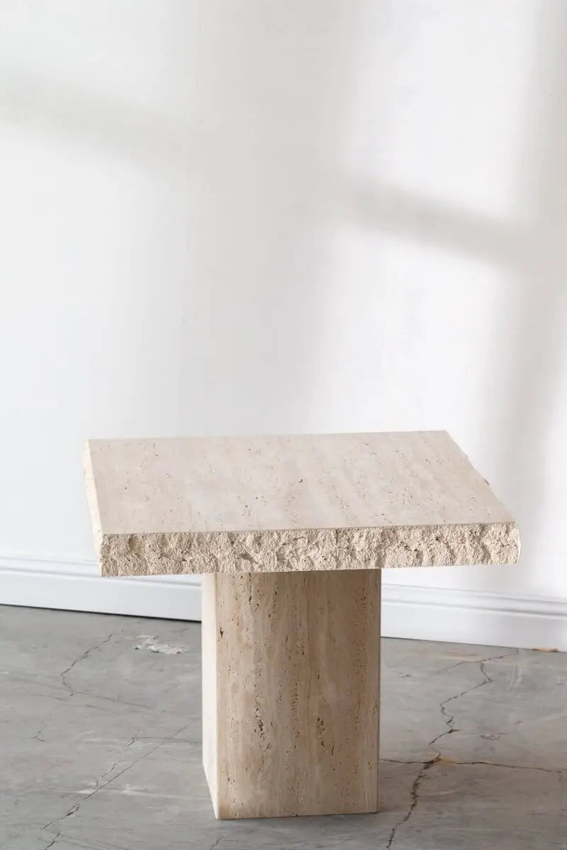 Table d'appoint carrée en travertin (2 tailles)