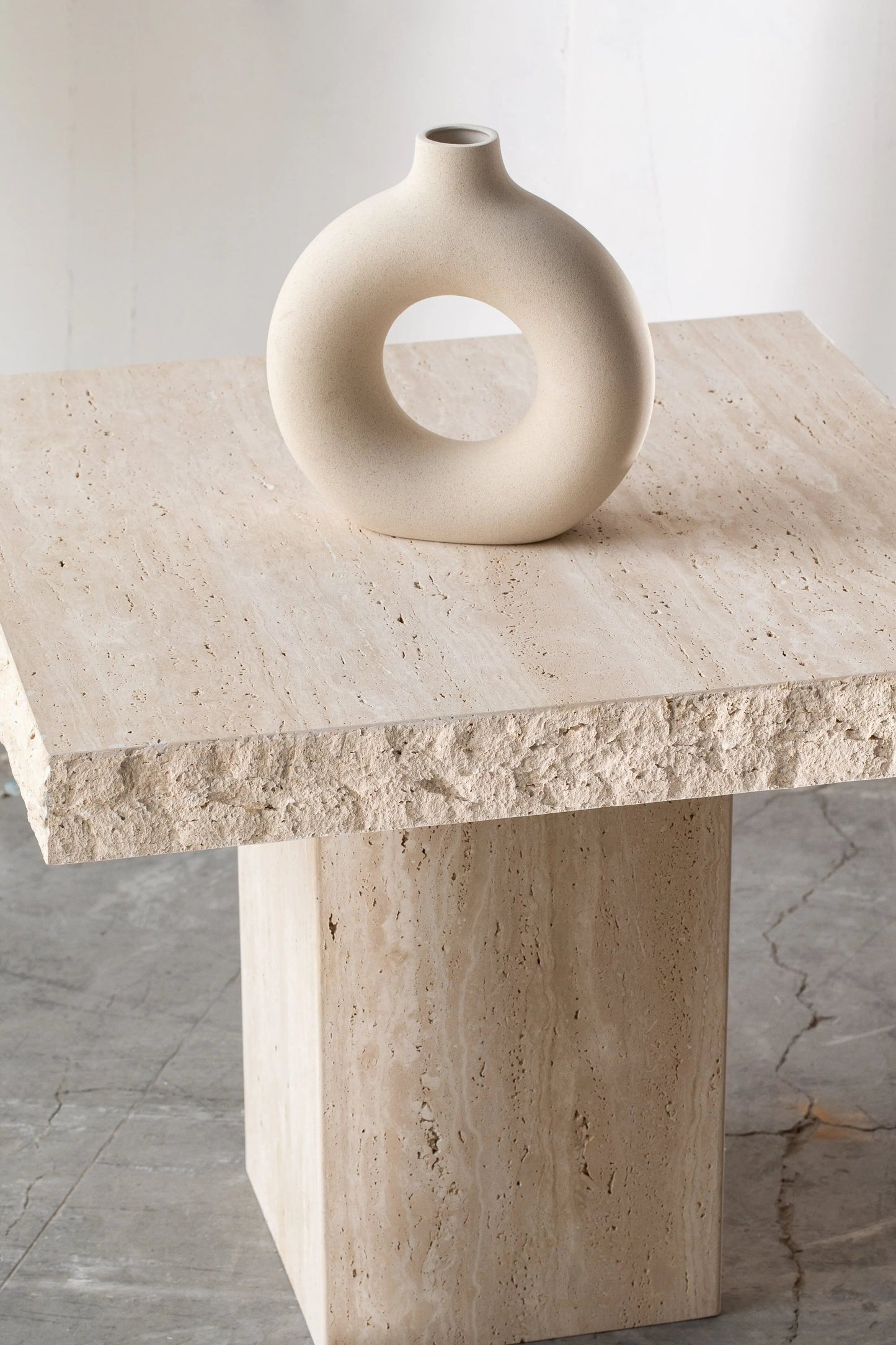 Table d'appoint carrée en travertin (2 tailles)