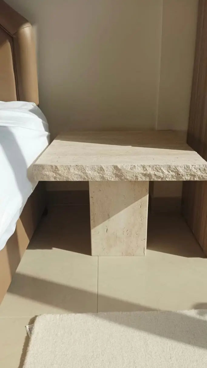 Table d'appoint carrée en travertin (2 tailles)