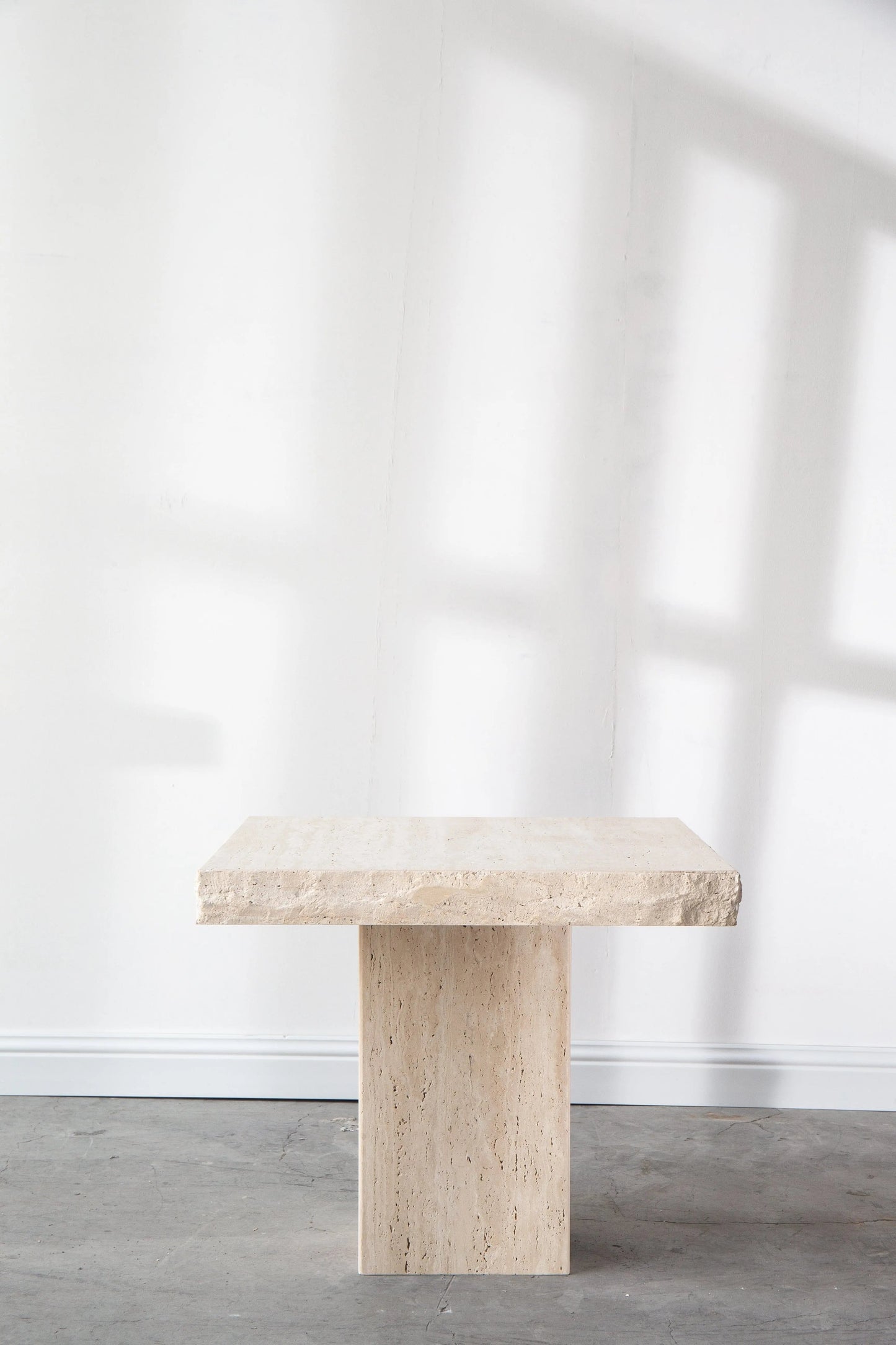 Table d'appoint carrée en travertin (2 tailles)