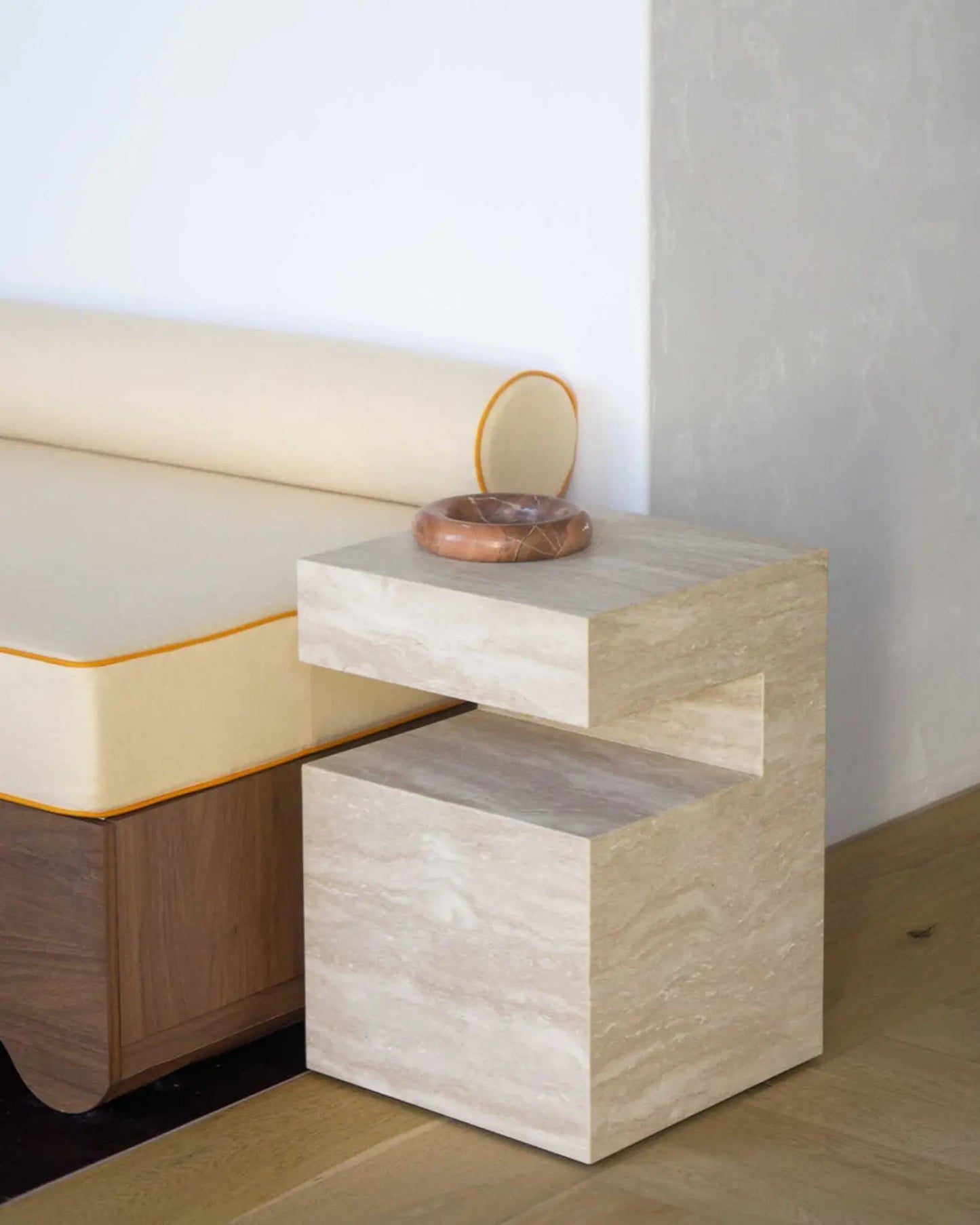 Table d'appoint en travertin Magnifis