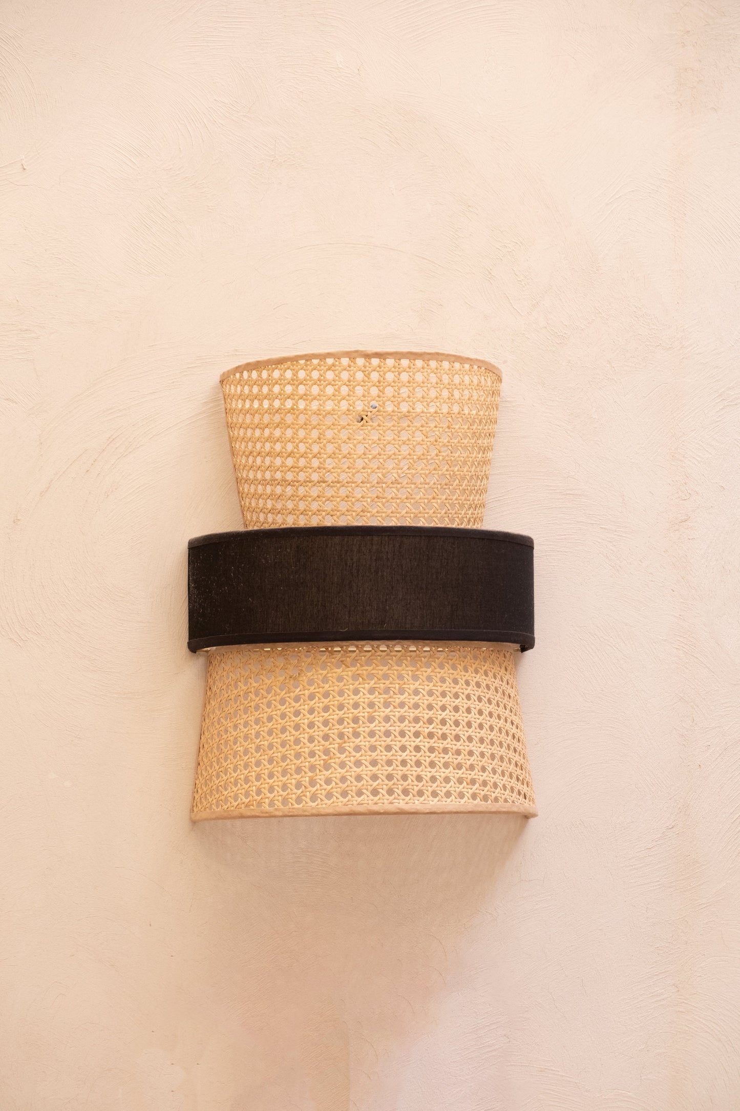 Applique en Cannage – Éclat Naturel et Charme Authentique