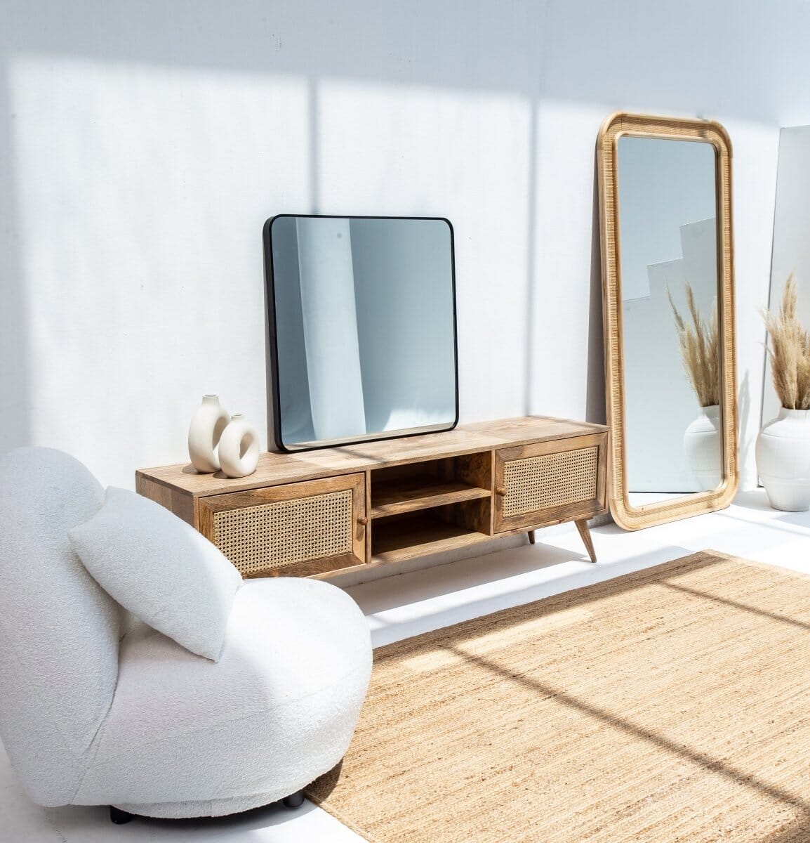 Meuble TV en Noyer Massif et Cannage - Design Personnalisable