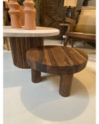 Petite Table Basse en Noyer avec Pieds Cylindriques