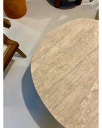 Table basse en travertin et pied en noyer Kabana