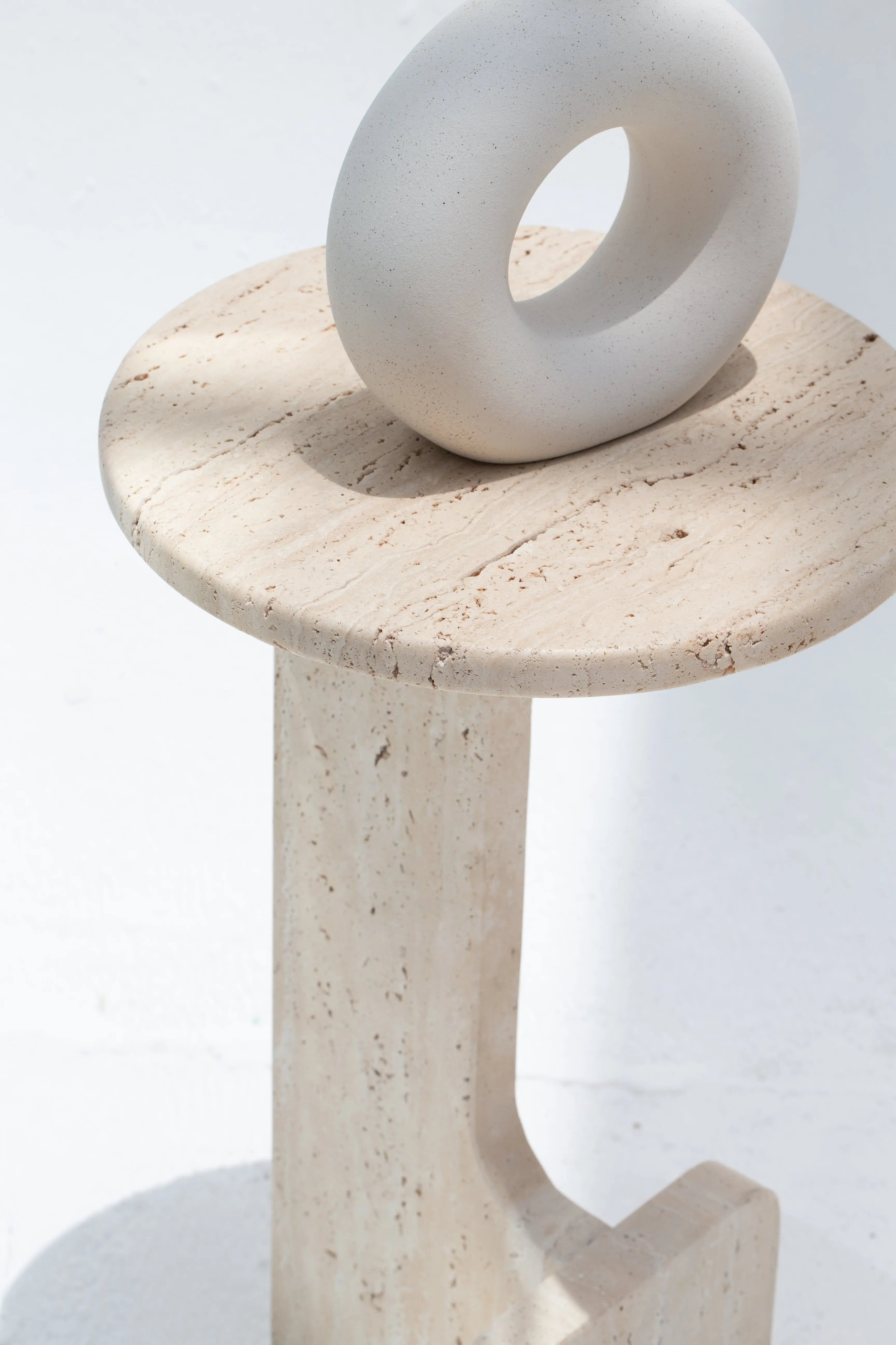Table d'appoint ronde en travertine