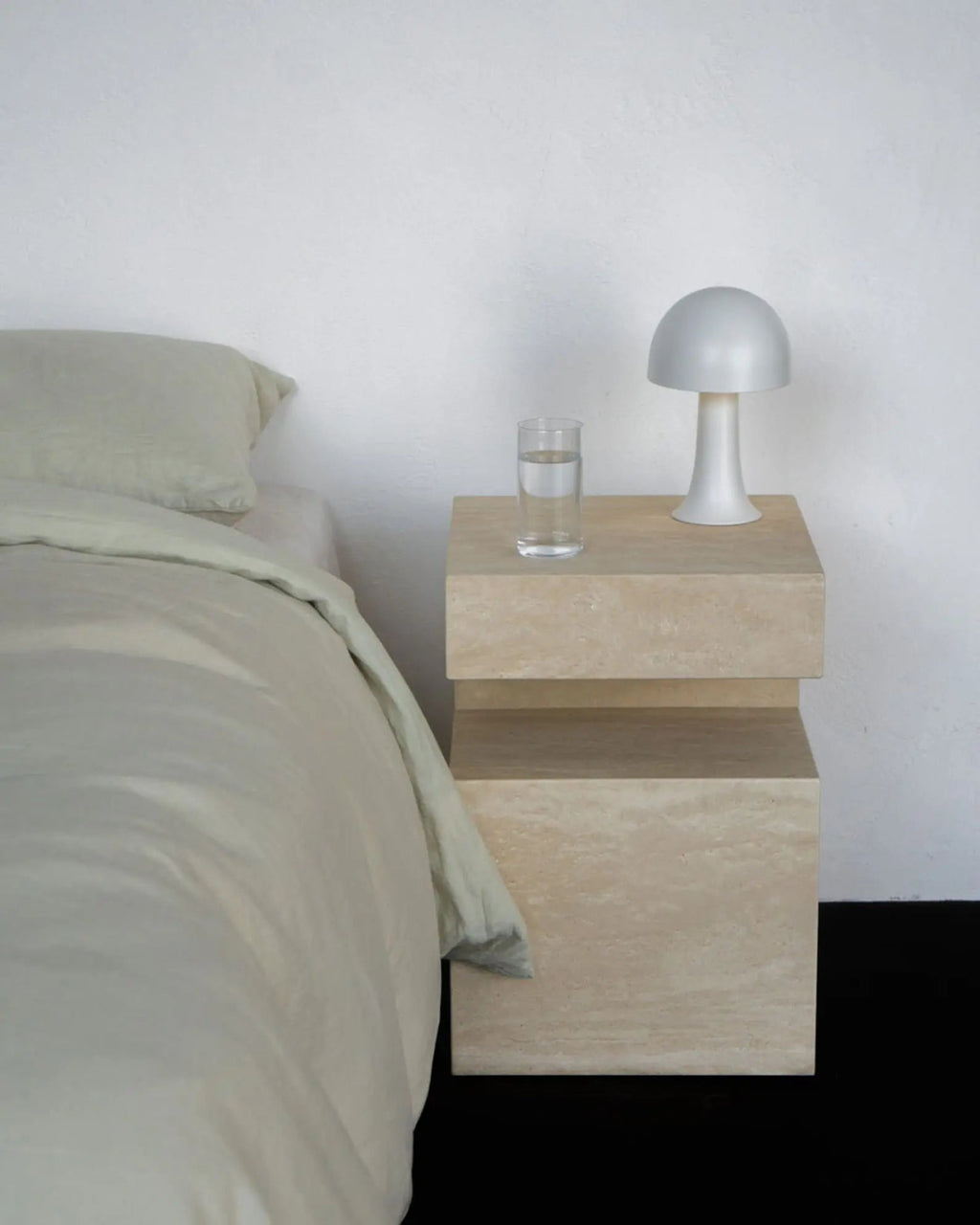 Table d'appoint en travertin Magnifis