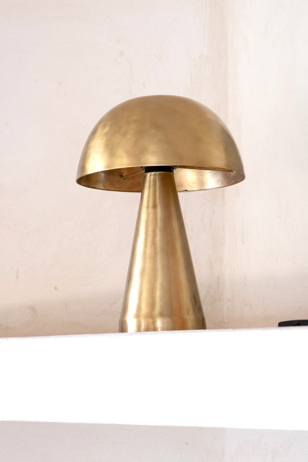 Lampe de Table en Laiton – Élégance et Lumière Intemporelle